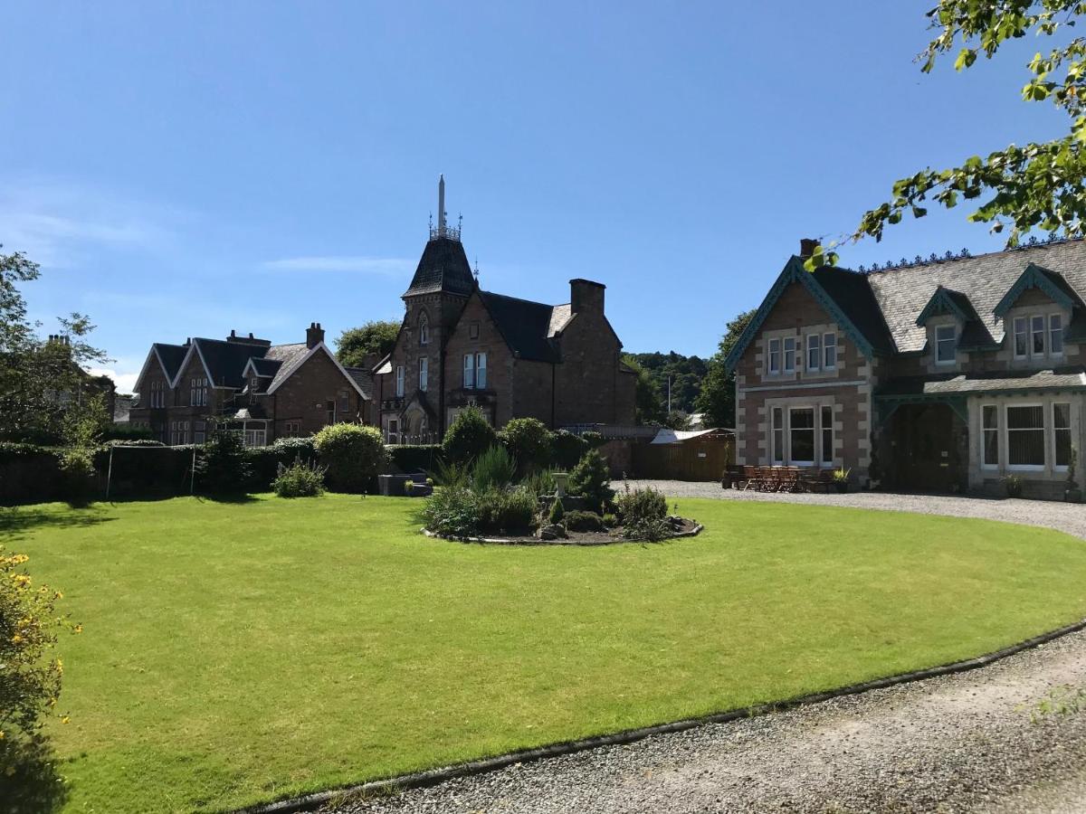 Lairds Villa *
